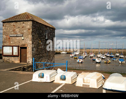 Fisherrow port à marée basse, Musselburgh, East Lothian, Scotland, UK. Banque D'Images