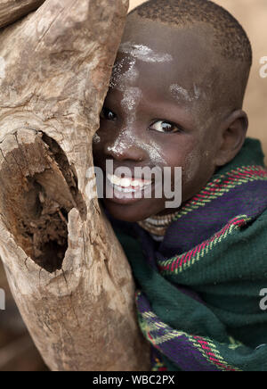 Belle fille en Koricho Karo tribal, vallée de l'Omo, Ethiopie Banque D'Images