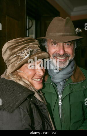 OLIVIER DASSAULT ET SA FEMME AUX ÎLES ORCADES Banque D'Images