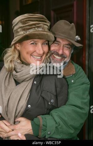 OLIVIER DASSAULT ET SA FEMME AUX ÎLES ORCADES Banque D'Images