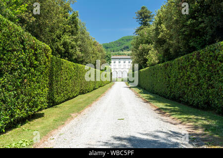 Marlia, Lucca, Toscane, Italie : l'extérieur de la Villa Grabau et son parc Banque D'Images