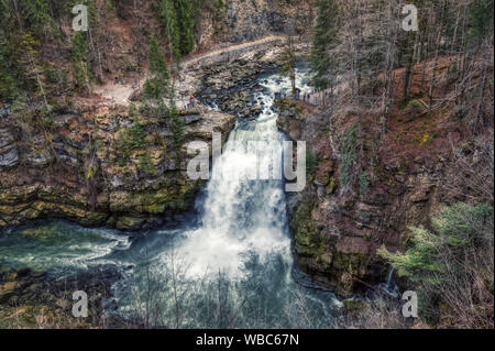 Amazing waterfall Saut du Doubs à la frontière de la France et la Suisse, panorama Banque D'Images