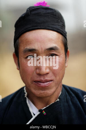 Akha homme à la cérémonie du nouvel an près de Phongsaly, Laos Banque D'Images