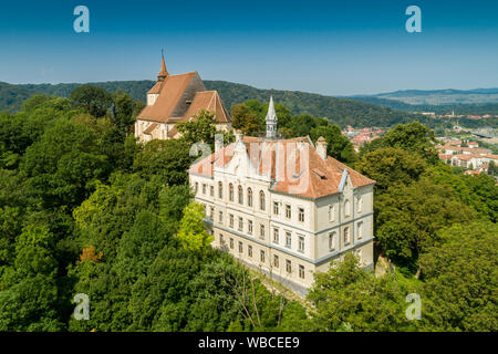 Vue d'été de l'antenne de l'Église sur la colline de la citadelle de Sighisoara, Mures, Transylvanie, Roumanie Banque D'Images