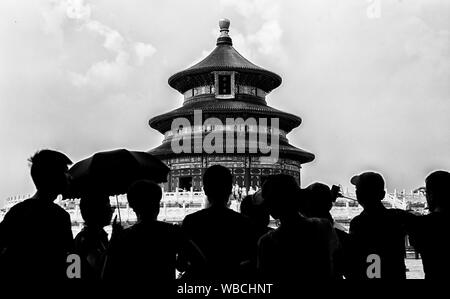 Les touristes visitant le Temple du Ciel à Beijing, Chine Banque D'Images