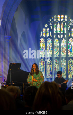 Rumer, chanteur auteur-compositeur, au seigle 2019 Jazz Festival. L'exécution à l'intérieur de l'église St Mary Banque D'Images