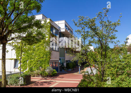 Balcon avant et toit de Connollystraße 31, site du siège du massacre de Munich pendant les Jeux Olympiques d'été 1972 à Munich, Allemagne. Banque D'Images