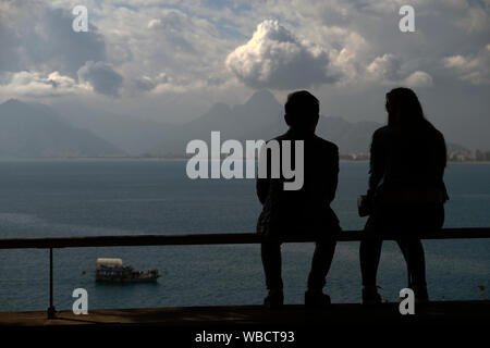 Silhouettes au coucher du soleil à Antalya Banque D'Images