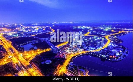 (190826) -- BEIJING, le 26 août 2019 (Xinhua) -- photo aérienne prise le 22 avril 2017 montre des bâtiments d'une science city dans la nouvelle zone de Tianfu de Chengdu de Chine (Sichuan) Zone de libre-échange (FTZ), le sud-ouest de la province chinoise du Sichuan. (Xinhua/Xue Yubin) Banque D'Images