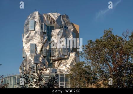 LUMA Arles, centre de la culture par l'architecte Frank Gehry, Arles, Provence, France Banque D'Images