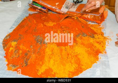 Londres, Angleterre, Royaume-Uni - 25 août 2019:une vue étroite de la poudre d'épices maison pour mélanger le curry Banque D'Images