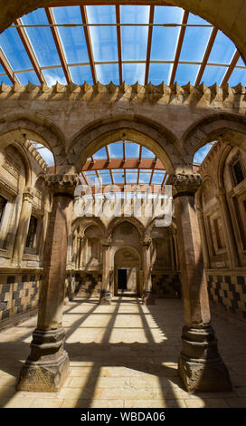 Turquie : le hall de cérémonie au milieu de harem d'Ishak Pasha Palace, semi-ruiné palais d'époque ottomane (1685-1784), célèbre palais historique Banque D'Images