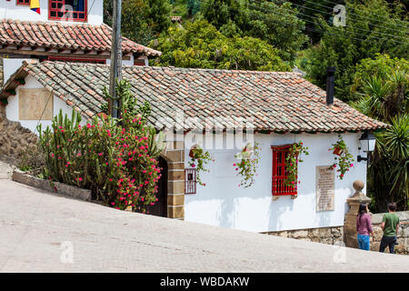 MONGUI, COLOMBIE - AOÛT, 2019 : les belles rues de la petite ville de Mongui en Colombie Banque D'Images