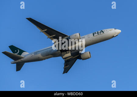 Le Pakistan International Airways Boeing 777 Banque D'Images