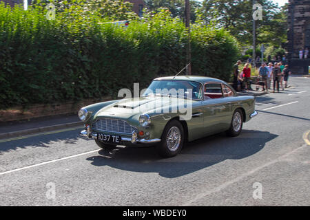 1962 60s British Racing Green 3670cc Aston Martin DB4 vintage super cars, British Classic salons, Royaume-Uni Banque D'Images