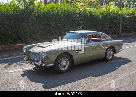 1962 60s British Racing Green 3670cc Aston Martin DB4 vintage super cars, British Classic salons, Royaume-Uni Banque D'Images