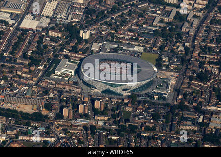 Vue aérienne du terrain de football de Tottenham Hotspur Stadium dans le nord de Londres, Angleterre. Banque D'Images