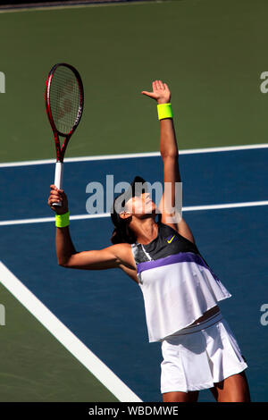 New York, USA. Août 26, 2019. Flushing Meadows, New York, USA. 26 août, 2019. Caroline Garcia, de la France, le nombre de semences 27 en action contre la Tunisie de Ons Jabeur en action premier tour à l'US Open. Garcia a perdu le match en 5 sets. Crédit : Adam Stoltman/Alamy Live News Crédit : Adam Stoltman/Alamy Live News Banque D'Images