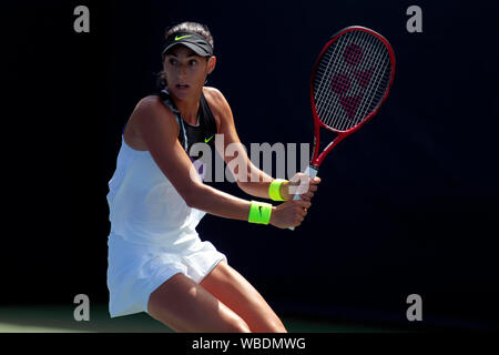 New York, USA. Août 26, 2019. Flushing Meadows, New York, USA. 26 août, 2019. Caroline Garcia, de la France, le nombre de semences 27 en action contre la Tunisie de Ons Jabeur en action premier tour à l'US Open. Garcia a perdu le match en 5 sets. Crédit : Adam Stoltman/Alamy Live News Crédit : Adam Stoltman/Alamy Live News Banque D'Images