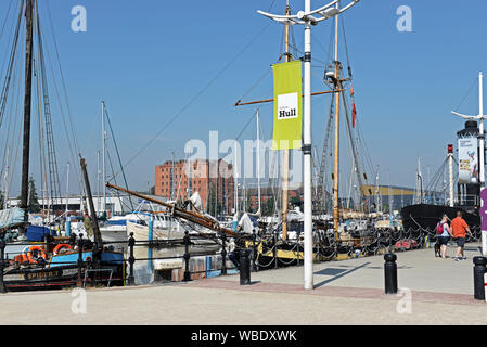 Clipper dans la marina, Hull, East Yorkshire, England UK Banque D'Images