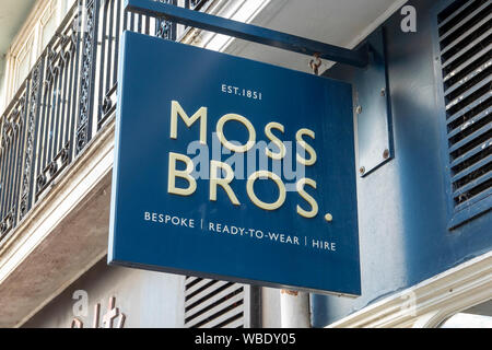 Moss Bros. couture et vêtements voitures business sign Banque D'Images