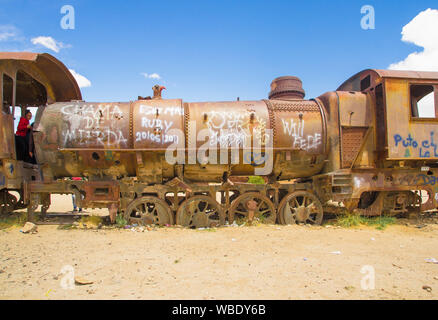 Salar de Uyuni Uyuni, Bolivie, région - août 7th, 2018 : Great Train cimetière. Cimetière de train dans le désert bolivien Banque D'Images