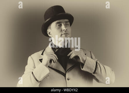 Style Vintage portrait masculin. Studio shot style sépia. Banque D'Images