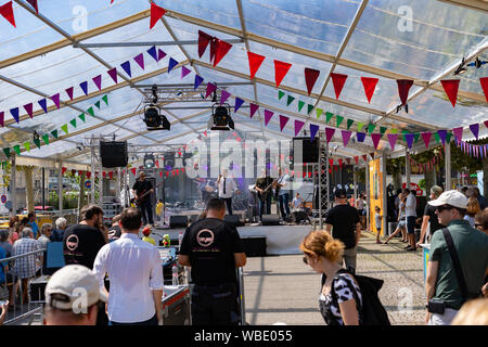 Stadtfest Brugg 25 août 2019. Photographie de rue. La bande à jouer sur la scène appelée Eisi-Bühne le dimanche après-midi. Banque D'Images