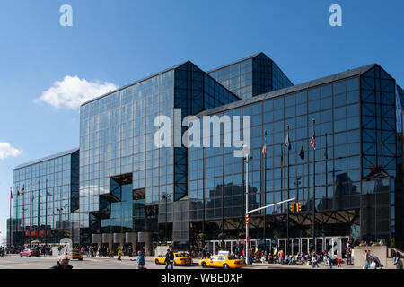 Centre de Convention Jacob Javits par I M Pei côté ouest 11e rue de Manhattan New York Banque D'Images