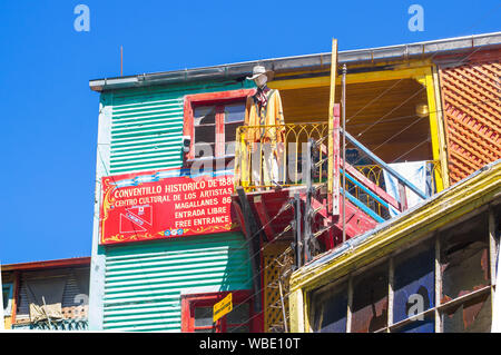 BUENOS AIRES, ARGENTINE - 30 janvier 2018 : Une zone colorée Caminito est dans les quartiers de La Boca à Buenos Aires. Peintes de couleurs vives avec les bâtiments. Banque D'Images