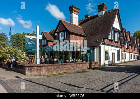 Tullie Inn pub village avec restaurant gastronomique et des chambres de coin de Balloch Road et Fisherwood Road à Balloch West Dumbartonshire Scotland UK Banque D'Images