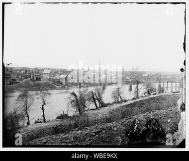 Fredericksburg, en Virginie, vue sur la ville à partir de la rive est de l'Abstract Marshalltown : sélection de photographies de la guerre civile, 1861-1865 Banque D'Images