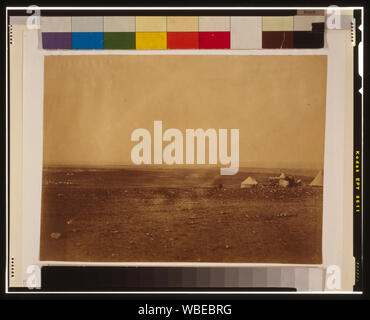 La gauche française, attaque dans la distance Kamiesch - tentes de Sir John Campbell dans l'avant-plan Abstract/moyenne : 1 tirage photographique : albumen ; 26,5 x 36 cm. Banque D'Images