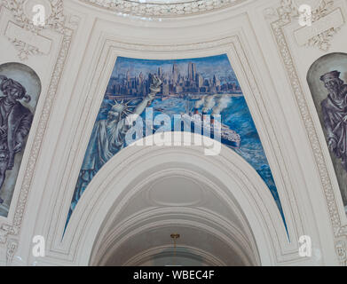 La fresque en passant la Statue de la liberté situé dans la rotonde, Alexander Hamilton ; U.S. Custom House, New York, New York Banque D'Images