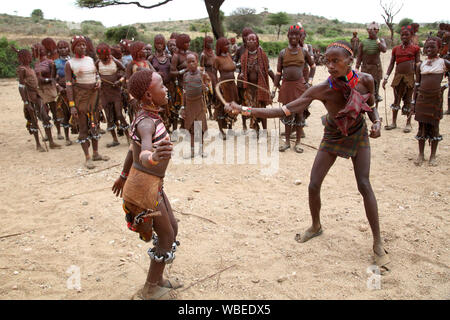 Les femmes Hamer lors d'une cérémonie près de Turmi Jumping Bull, vallée de l'Omo, Ethiopie Banque D'Images