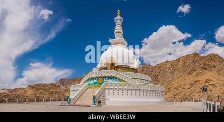 Shanti Stupa à Leh, Ladakh, le Jammu-et-Cachemire, l'Inde Banque D'Images