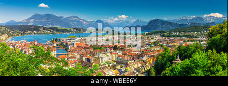 Centre-ville historique de Lucerne avec le célèbre Pont de la chapelle et le lac des Quatre-Cantons (Floralpina), Canton de Lucerne, Suisse Banque D'Images