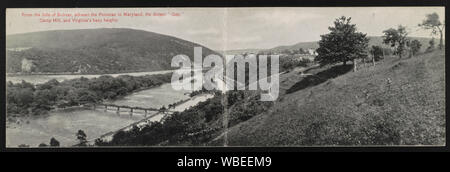 Depuis les collines de Bolivar, en travers du Potomac, Maryland à l'écart, éloigné, Camp Hill et Virginia's hauteurs brumeuses Abstract/moyenne : 1 impression photomécanique (carte postale) ; 9 x 28 cm. Banque D'Images