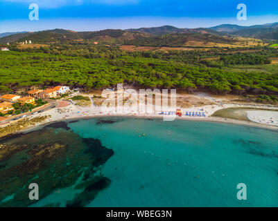 Graniro avec plage Santa Lucia vieille ville dans la région italienne de la Sardaigne sur la mer Tyrrhénienne, la Sardaigne, l'Italie, l'Europe. Banque D'Images