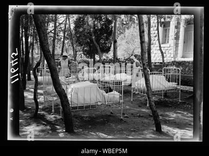 Galilée voyage. Safad. Lit bébé dans l'hôpital de Pine Grove Abstract/medium : G. Eric et Edith Matson Photograph Collection Banque D'Images