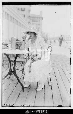 Galli-Curci Abstract/moyenne : 1 négatif : vitrage ; 5 x 7 in. ou moins. Banque D'Images