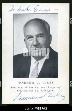 Photo autographiée de Warren C. Giles qui était le président de la Ligue nationale de basket de Basseball 1951-1969 Banque D'Images