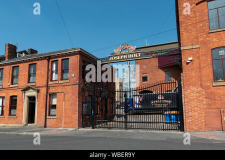 L'entrée de Joseph Holt brasserie située sur la rue de l'Empire dans la région de Strangeways Manchester, UK. Banque D'Images