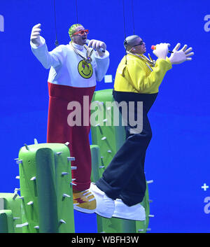 Newark, NJ, USA. 26 août 2019. J Balvin et Bad Bunny effectuer au cours de la 2019 MTV Video Music Awards à Prudential Center le 26 août 2019 à Newark, New Jersey. Photo : imageSPACE/MediaPunch MediaPunch Crédit : Inc/Alamy Live News Banque D'Images