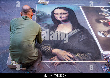 Florence, Italie - 23 avril 2017 - artiste de rue, peint la Joconde en utilisant chaulk Banque D'Images