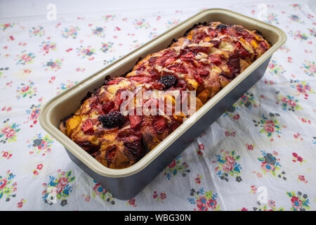 Gâteau fait maison avec des fruits, de l'alimentation photographie Idée de recette. Banque D'Images