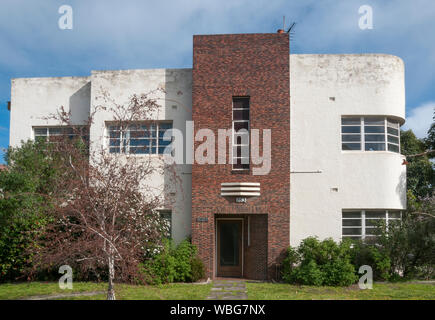 Streamline Moderne ou Paquebot style home, une variation sur le style Art Déco des années 1930 dans la banlieue de Melbourne, Victoria, Australie Banque D'Images