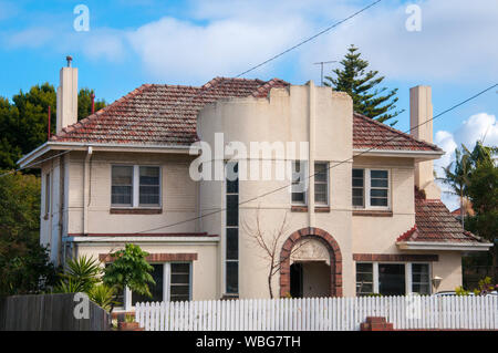 Streamline Moderne ou Paquebot style home, une variation sur le style Art Déco des années 1930 dans la banlieue de Melbourne, Victoria, Australie Banque D'Images