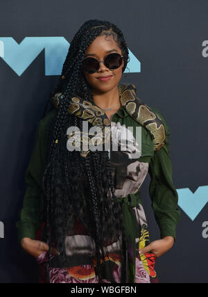 Newark, USA. Août 26, 2019. NEWARK, NEW JERSEY - 26 août : h.e.r. assiste à la 2019 MTV Video Music Awards à Prudential Center le 26 août 2019 à Newark, New Jersey. Credit : MediaPunch Inc/Alamy Live News Banque D'Images