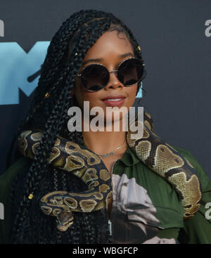 Newark, USA. Août 26, 2019. NEWARK, NEW JERSEY - 26 août : h.e.r. assiste à la 2019 MTV Video Music Awards à Prudential Center le 26 août 2019 à Newark, New Jersey. Credit : MediaPunch Inc/Alamy Live News Banque D'Images